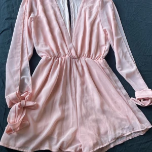 Playsuit - Helt ny utan prislapp. 🌸