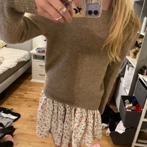 Vit kjol!  - Säljer denna perfekt till sommaren! ❤️ Inte super använd inget tecken på användning kan vara noppig där uppe men inget som märkts ❤️