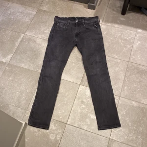 Feta reaplay anbass - Tja säljer dessa feta reaplay anbass huperflex jeans de är i storleken 30/32 dessa hyperflex kostar 1300 nya jag säljer mina för 449