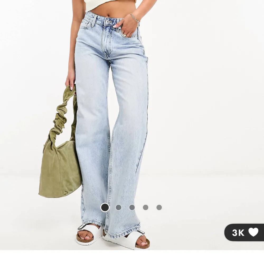 HELT perfekta jeans. Aldrig använda pga något för stora. Nypris: 499kr. Jeans & Byxor.