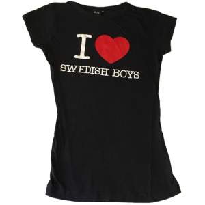 Cool T-shirt med texten ”I <3 Swedish Boys” på! Står M men passar mer XXS/XS