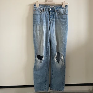 Trasiga jeans  - • Knappgylf  • BOYFRIEND 