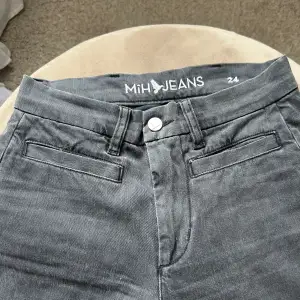 Utsvängda Bootcut jeans från MiH som tyvärr inte passar! 