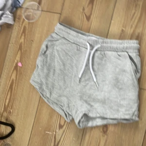 Shorts  - Säljer dessa snygga shorts från WOW i storlek 152