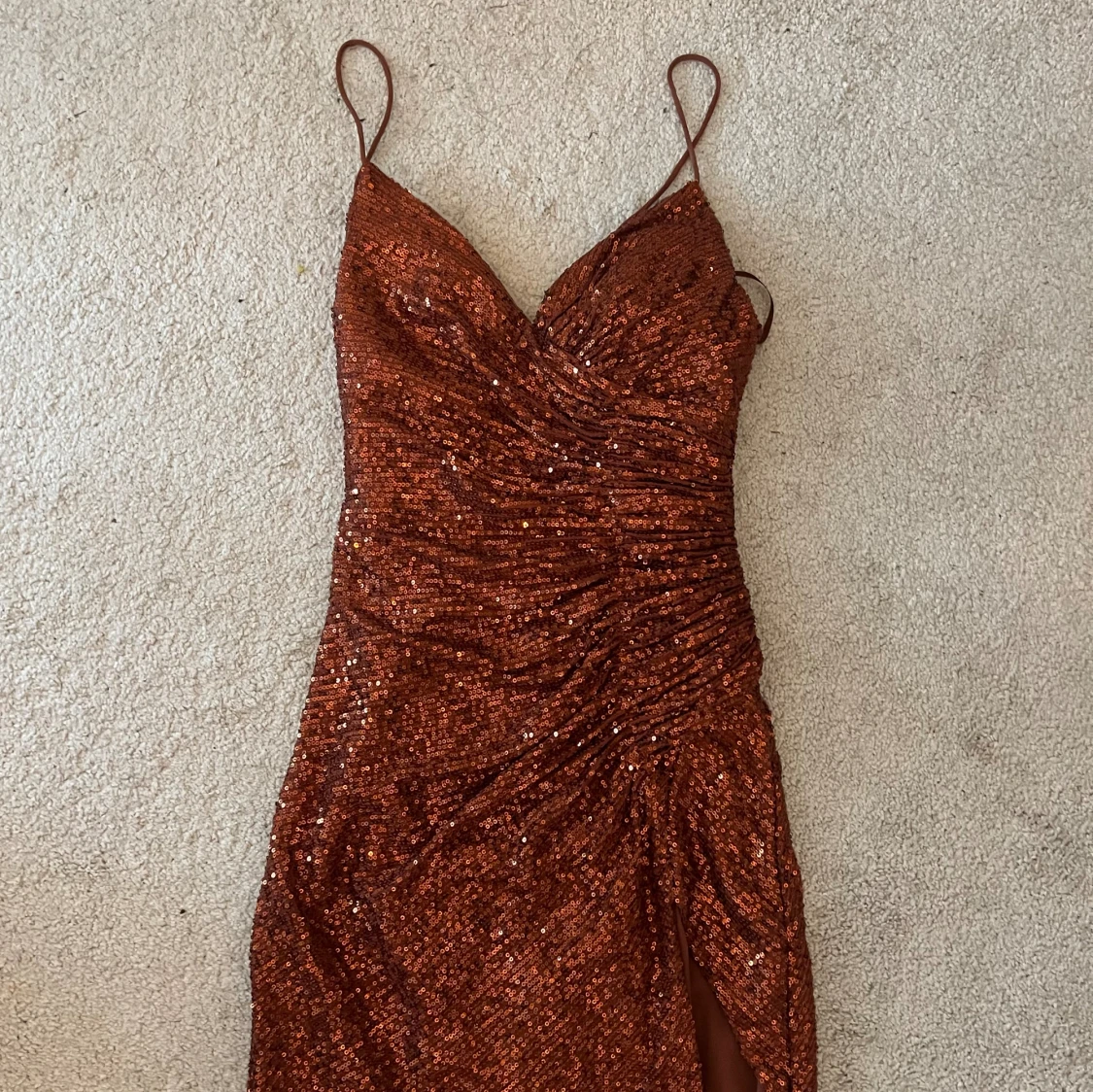 Glittrig balklänning 