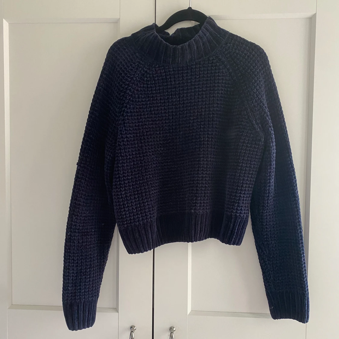 Marinblå tjocktröja - 90