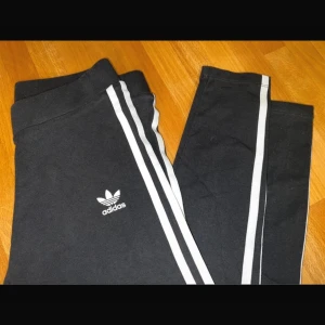 Adidas leggings  - Storlek M  Fint skick 