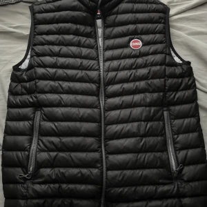 Colmar väst - Fin väst i bra skick. Använd förra våren. Tar gärna byten.