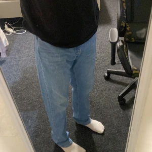 Lee WEST Jeans - 10/10 i skick använt dom någon enstacka gång. W30 L32. Passar på mig perfekt som är 175cm lång dock behöver jag bälte.(pris diskuderbart) 