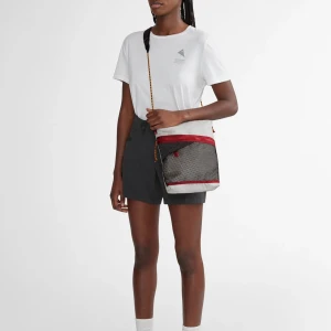 Praktisk väska  - Cool och praktiskt oanvänd väska från Klättermusen. Jätte bra om man ska ut på äventyr med många fack. Ordinarie pris 800kr, säljer för 500kr, men pris kan diskuteras. 💗https://www.nk.se/klattermusen/vaska-algir-multislots-bag-dove-grey-v00040905