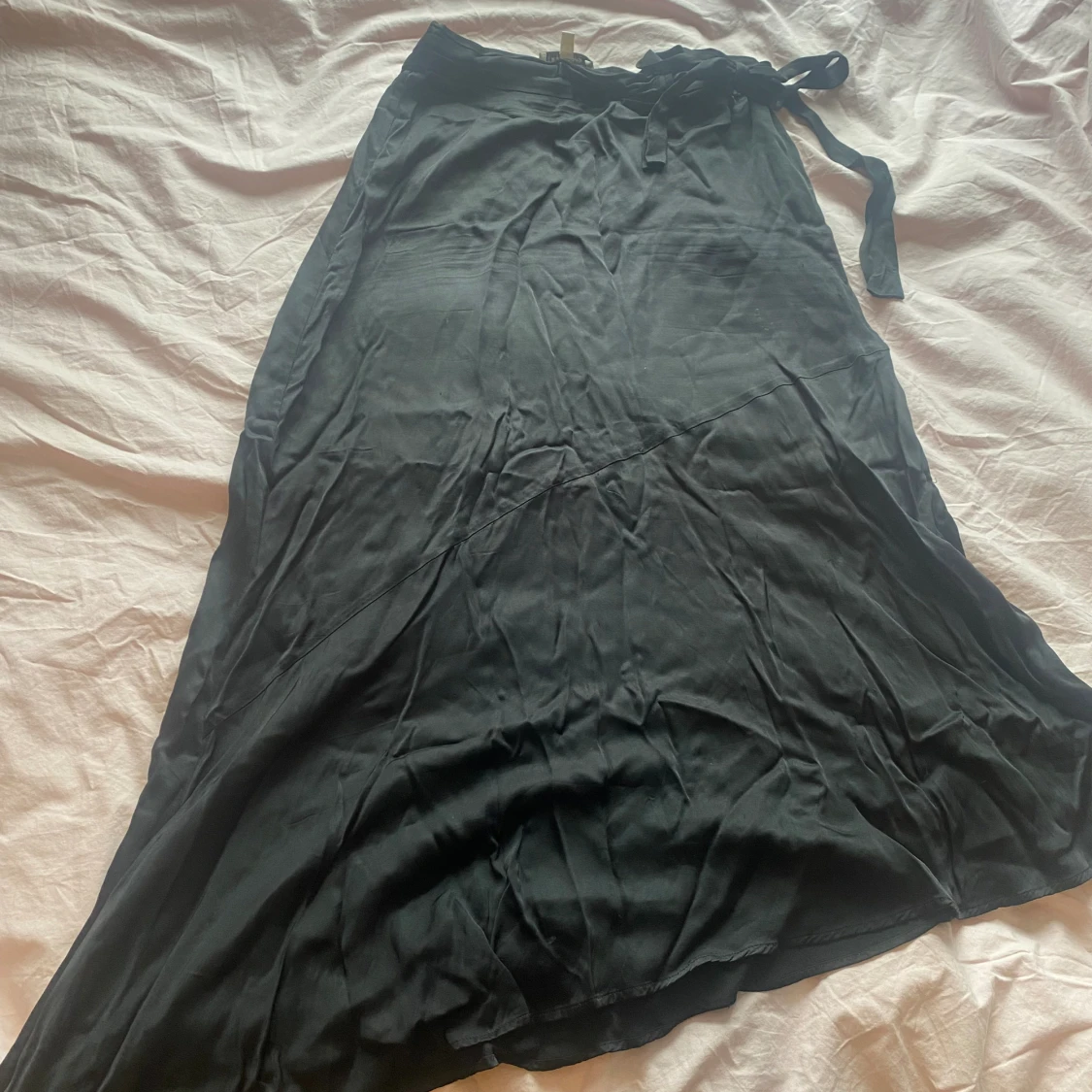 Svart satinkjol  - 92