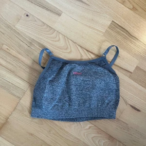 Sport BH gymshark grå/rosa - Knappt använd, säljer matchande tights 