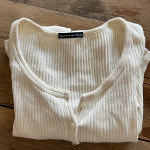 Brandy Melville Top - Super söt Brandy Melville top i storlek S🤍