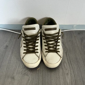 Philipe modell - Philip model i storlek 41  Använda rätt mycket men skicket är ändå rätt så bra  