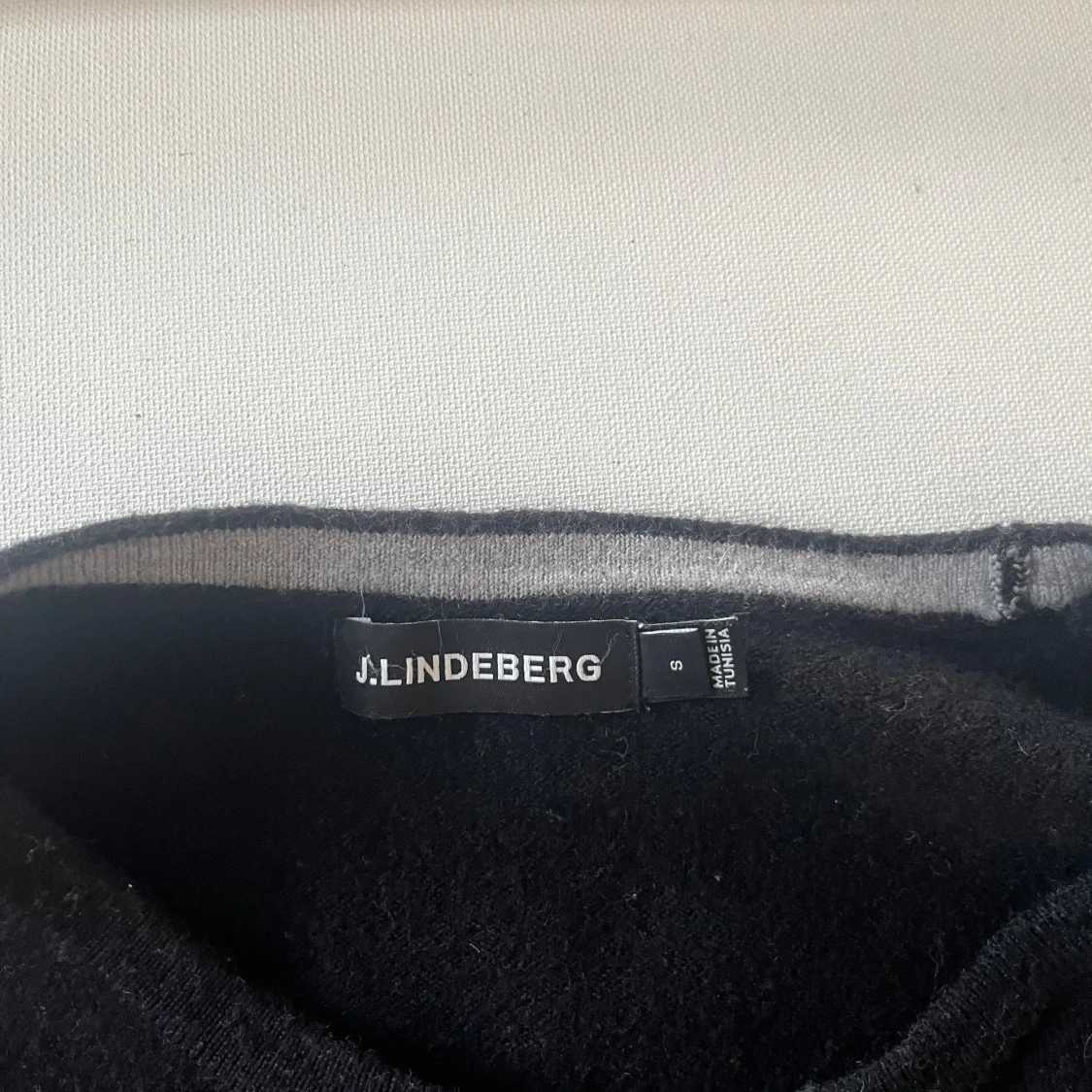 Svart stickad tröja från J.Lindeberg - 2