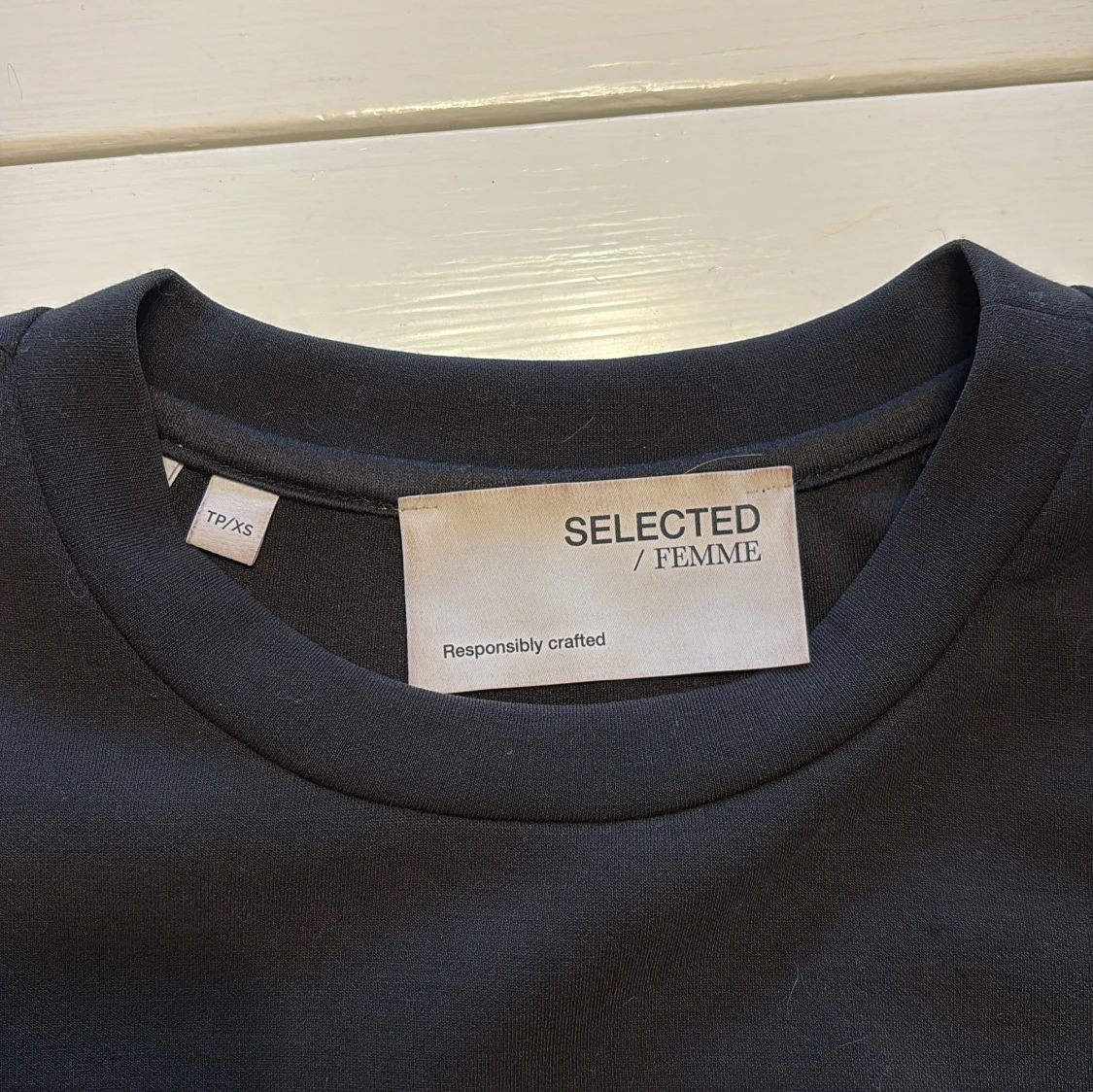 Svart sweatshirt från Selected Femme - 2