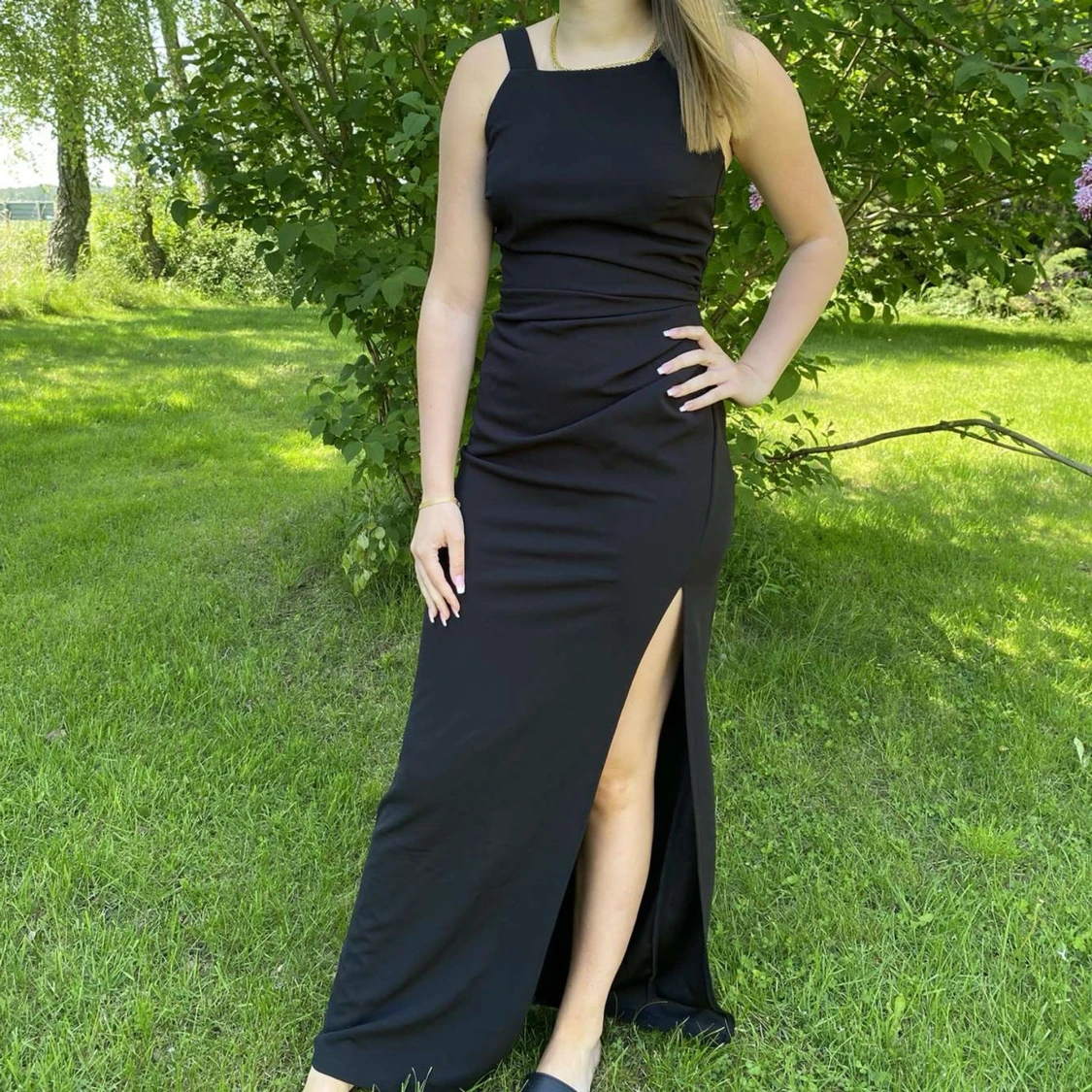 Svart långklänning med slits