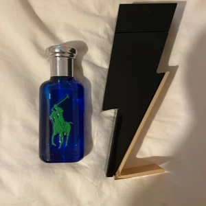 Bad boy EDT & Ralph Lauren EDT parfym  - Säljer eller byter parfymer för värde av 1 900kr. Nästan helt oanvända. Kan även säljas enskilt. 50ml Ralph lauren 110ml Bad boy. Kom med byteförslag och prisförslag.