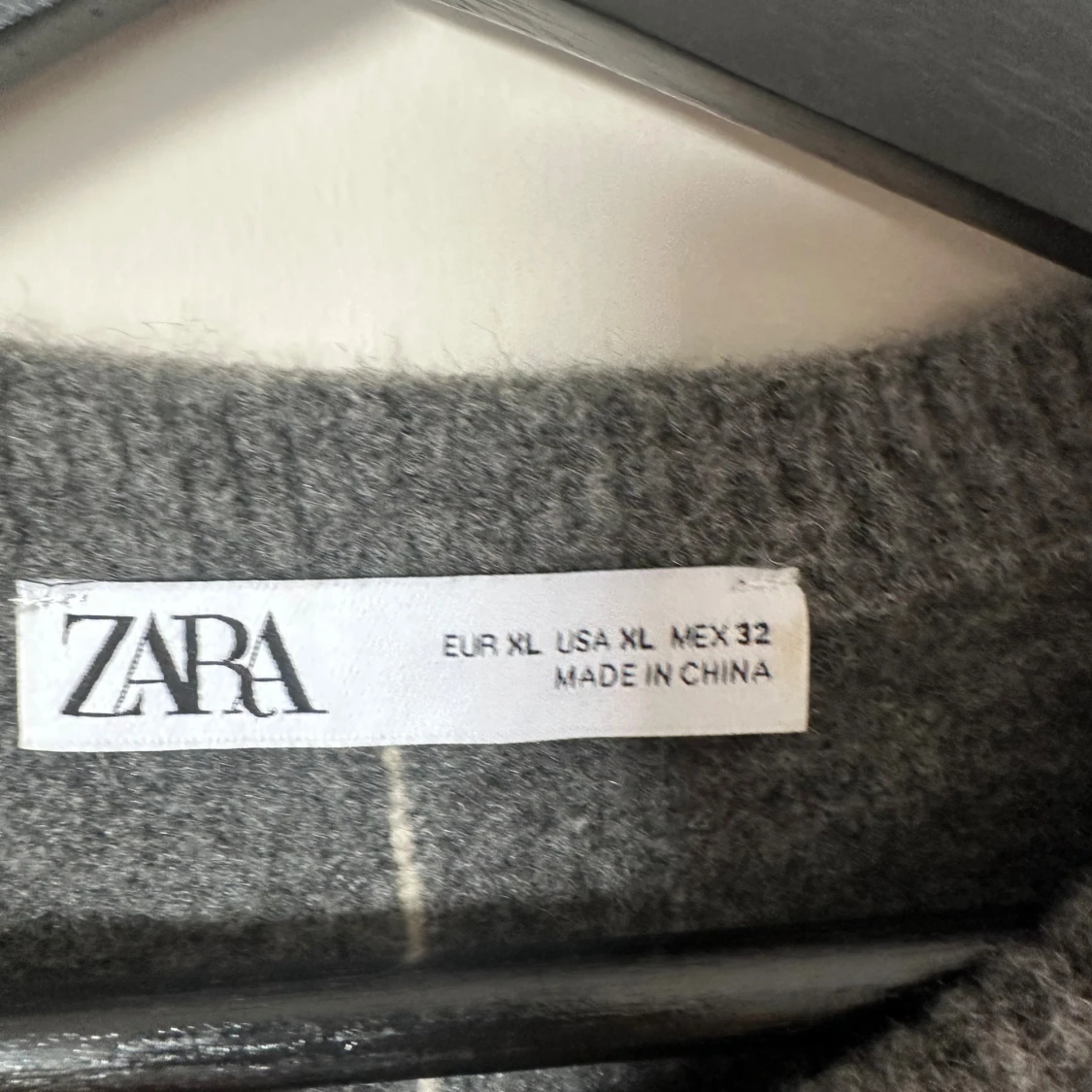 Grå stickad tröja från Zara XL - 2