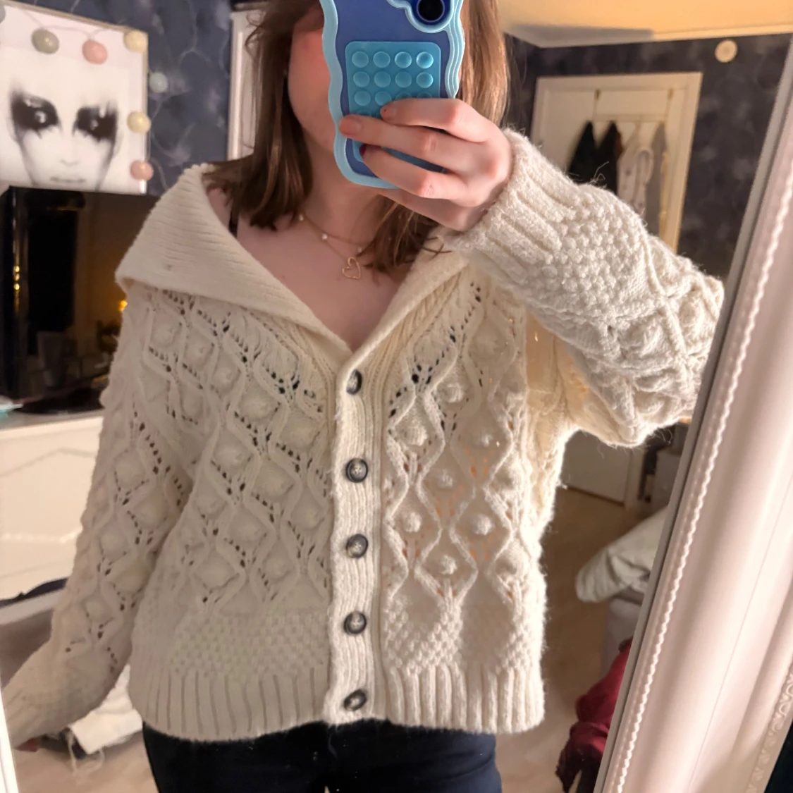 Krämvit stickad kofta med knappar - 1