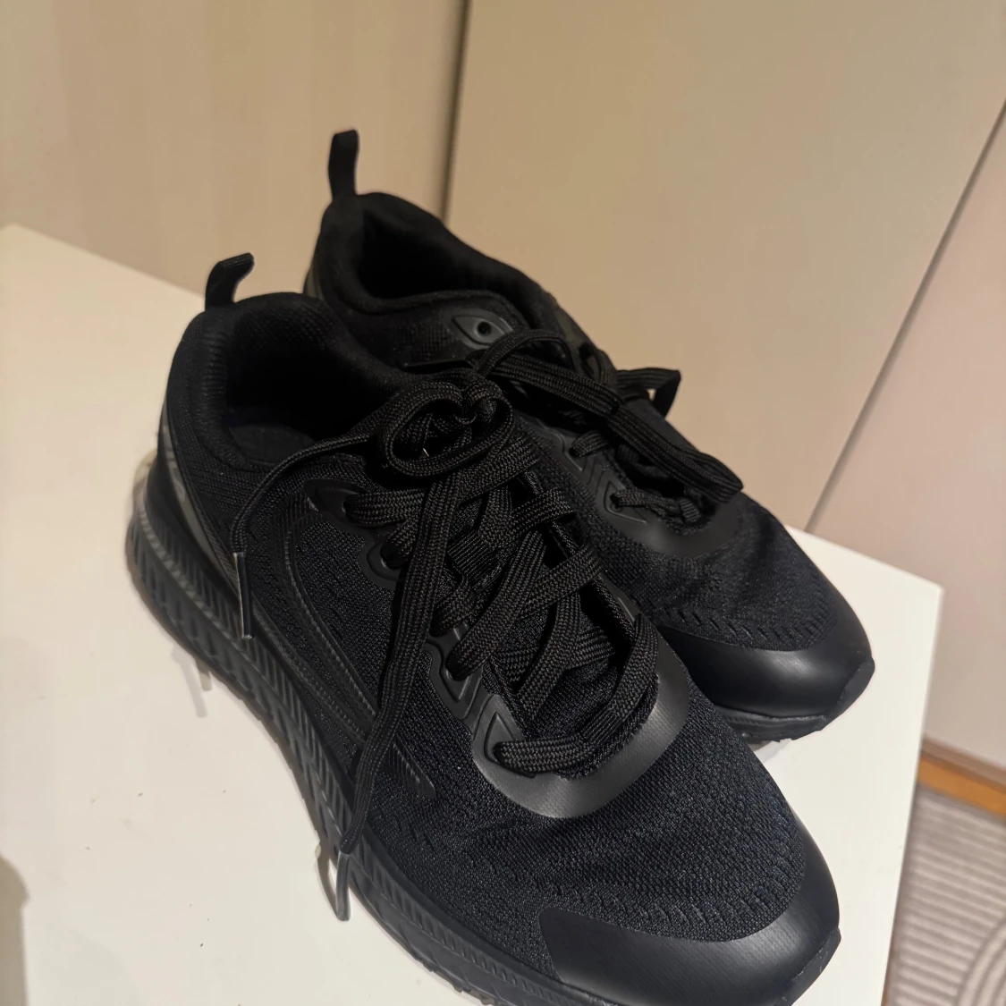 Svarta Fila sneakers med snörning - 2