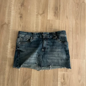 Jeanskjol - Jeanskjol från Nelly, inga defekter💞pris kan diskuteras, nypris: 600