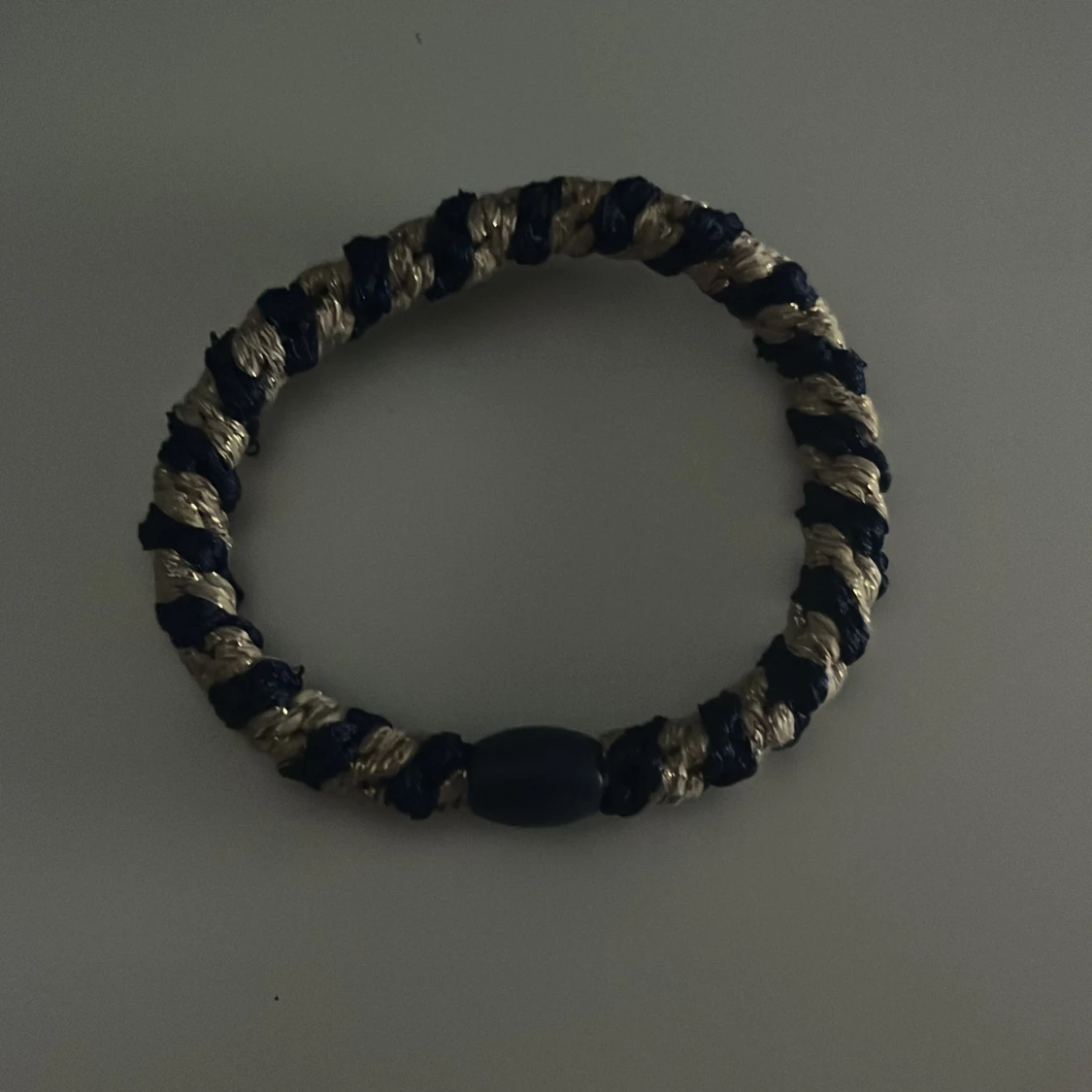 Blått och guldig knekki