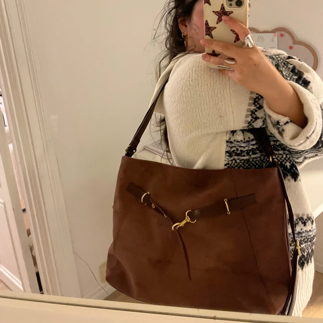 Brun mocka axelväska med detaljer - 4