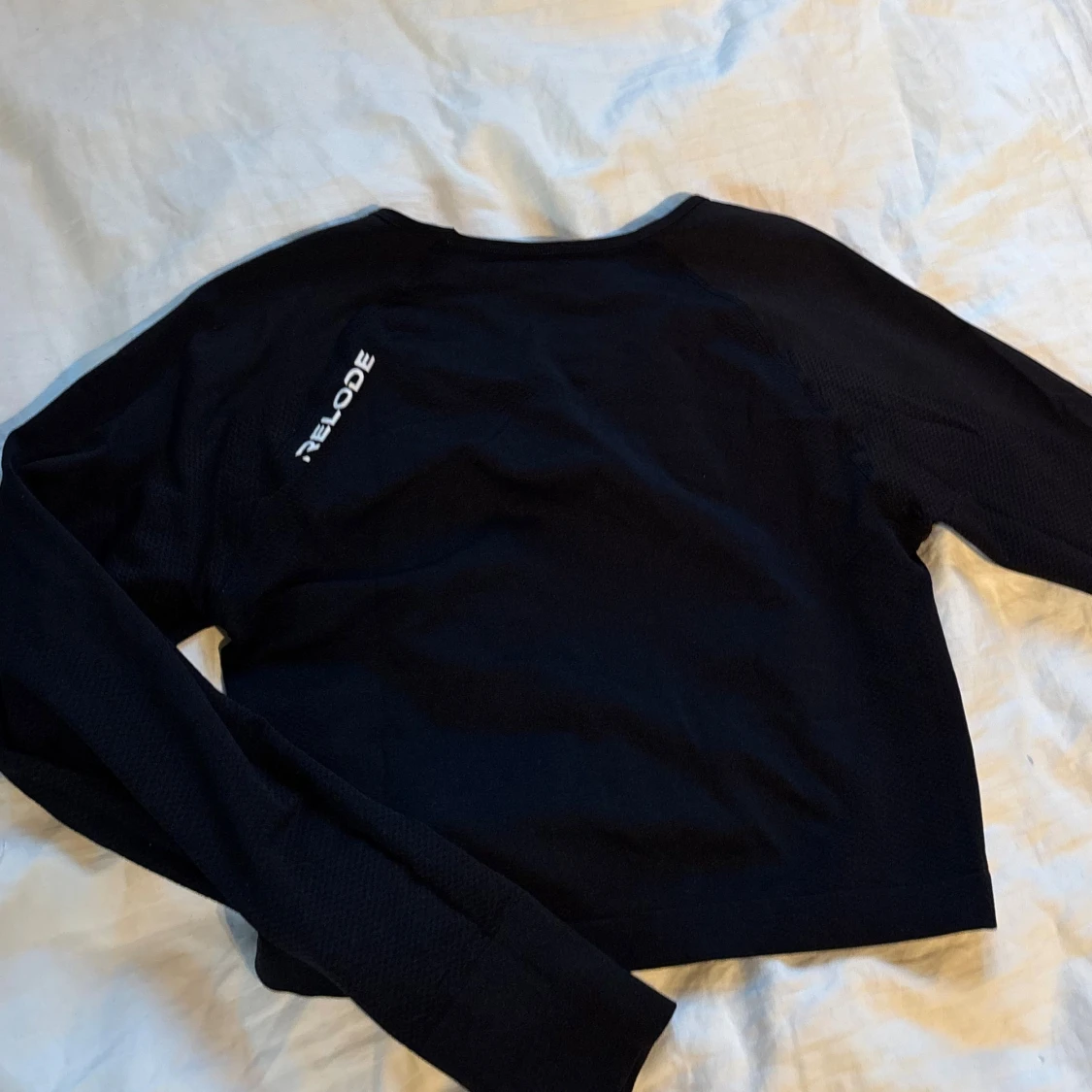 Svart långärmad träningströja från Relode - 1