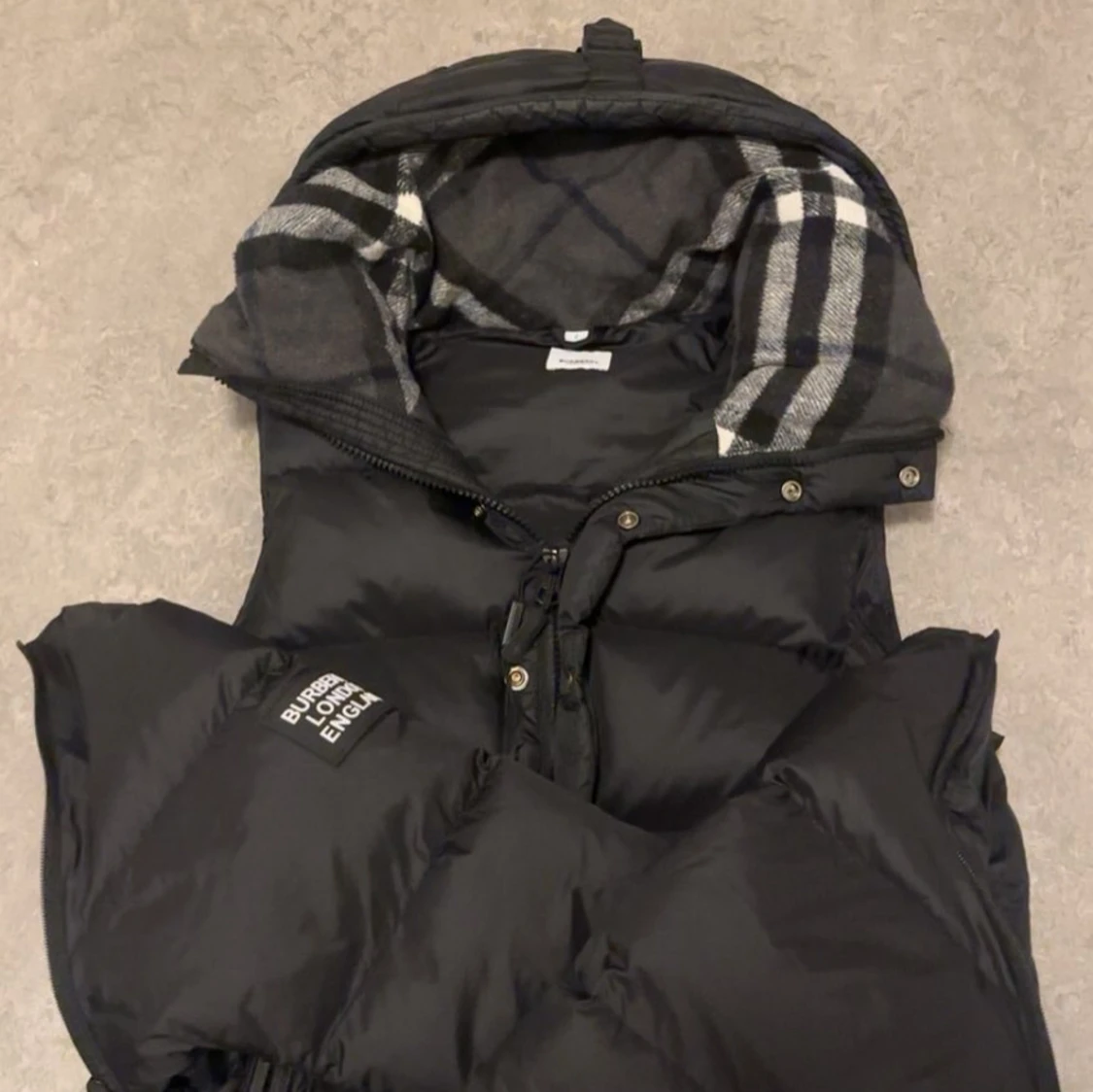 Svart pufferjacka från Burberry - 2