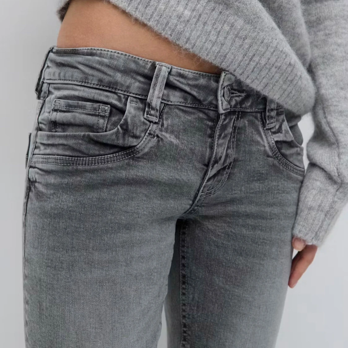 Grå bootcut jeans med låg midja - 2