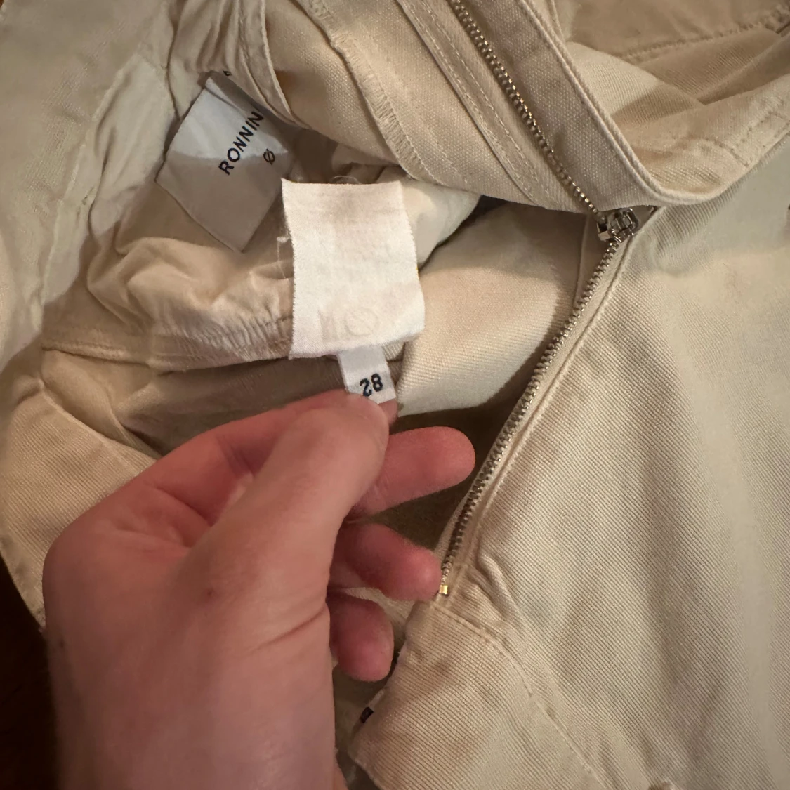 Beige cargopants från Ronning, storlek 28 - 3