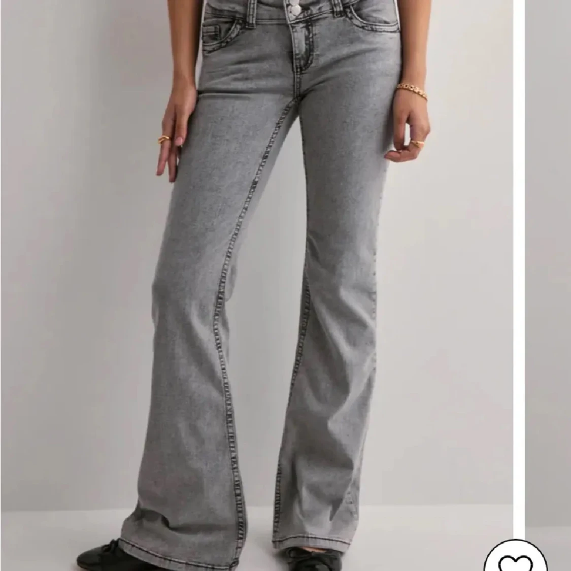 Grå bootcut jeans från Nelly - 1