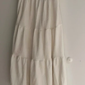 Maxikjol från Gina Tricot - Säljer denna maxikjol från Gina Tricot! Sparsamt använd och storleke 146/152!🤍