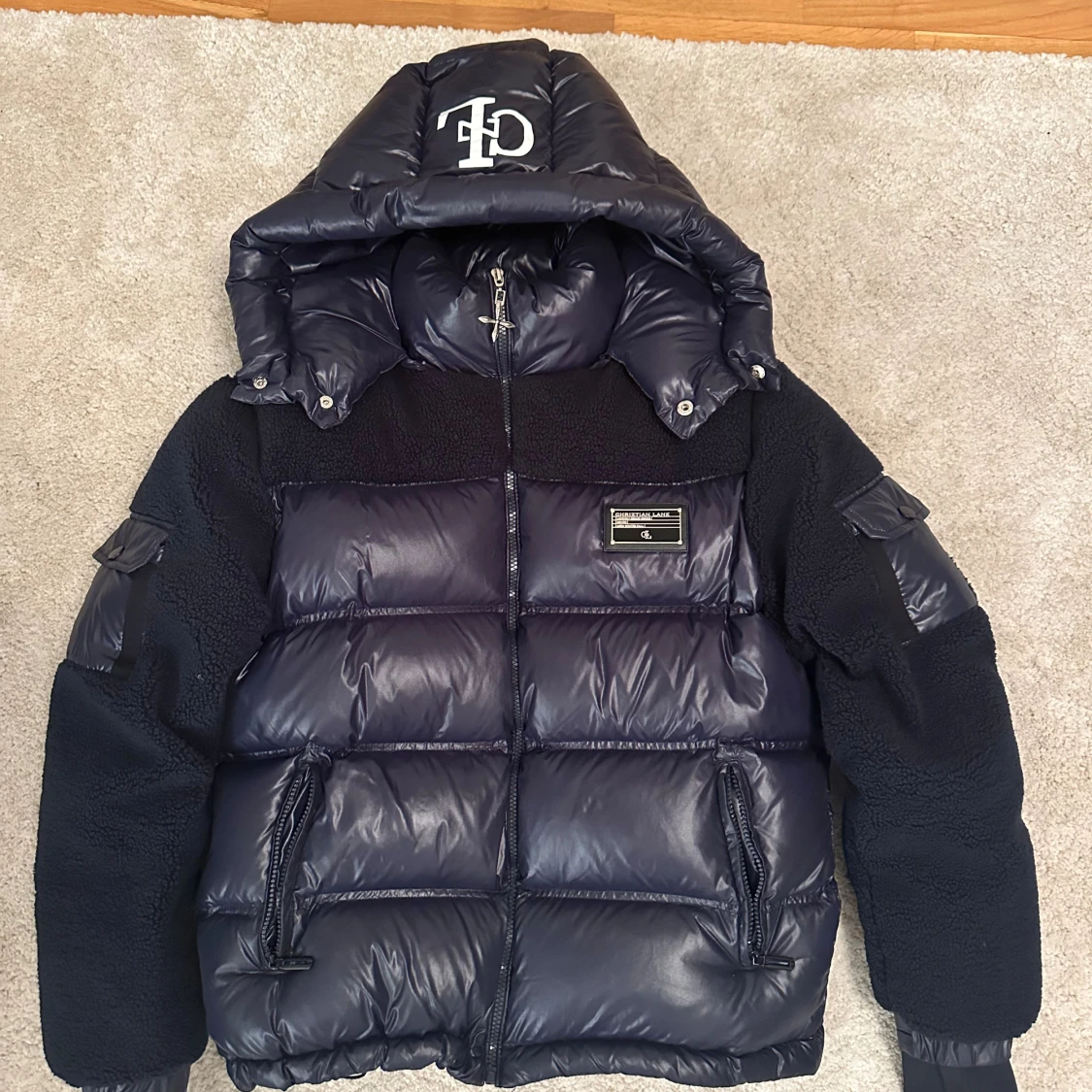 Svart pufferjacka från Chriztian Lane - 1