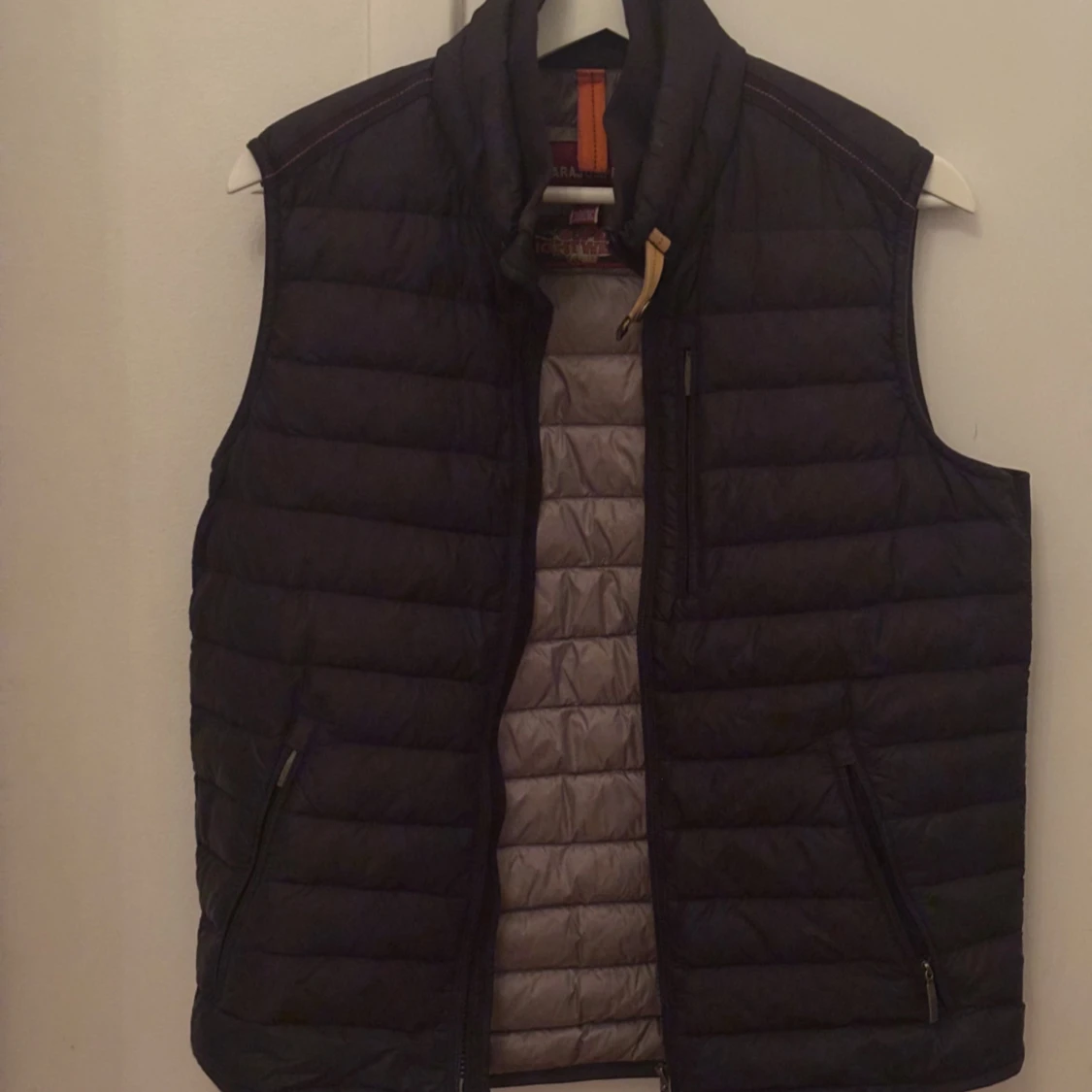 Svart dunväst från Parajumpers - 1