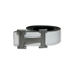 Herme's Bälte  - Helt nytt aldrig använt. Storlek 110cm. Kan frakta eller mötas i Haninge. Skriv gärna vid fler frågor, postar alltid inom 24h. (Alla bilder är tagna av mig)