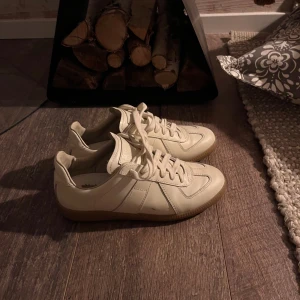 Maison margiela  - Maison margiela skor, fint skick size 36 men är stora så passar 37-37,5. Skriv om du har frågor!