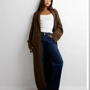 stickad brun kofta - lång stickad brun kofta från lindex