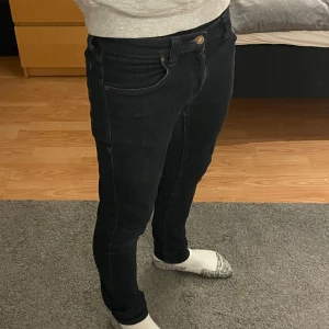Nudie jeans - Nudie jeans skinny lin, storlek w28 l30, skick 9/10 pris kan diskuteras meddela mig vid frågor eller funderingar.