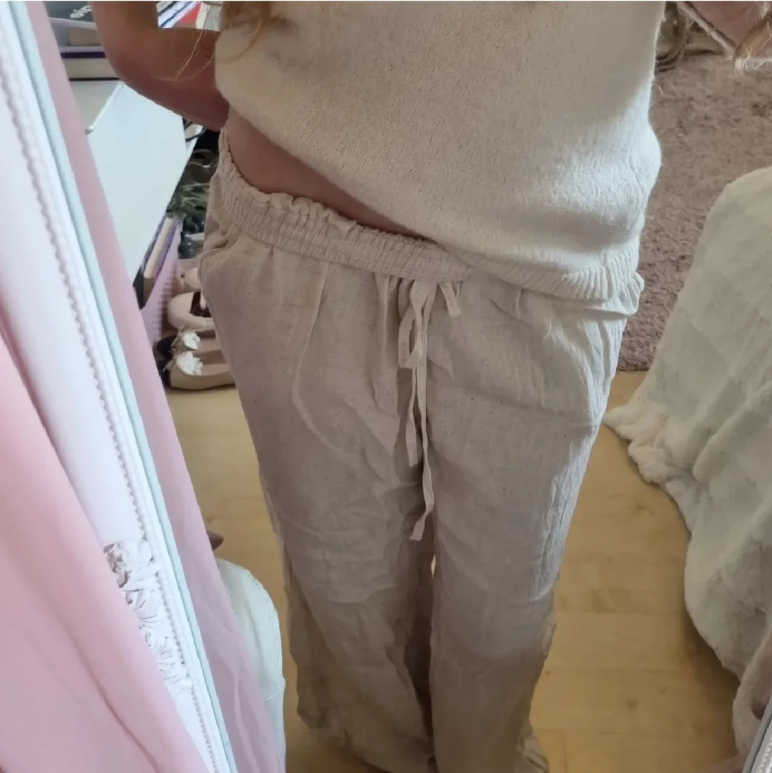 Beiga linnebyxor med snörning, Nelly