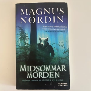 Midsommar morden bok - Spännande kriminalroman av Magnus Nordin. ISBN 978-91-7975-154-8.