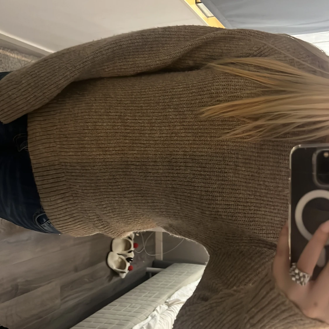 Beige stickad tröja från H&M XS