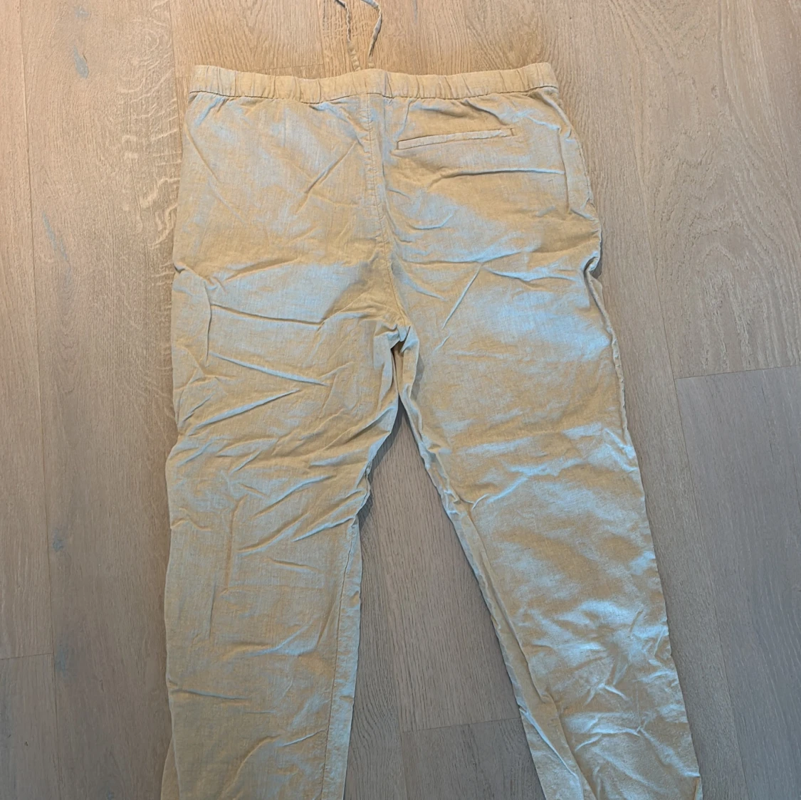 Beiga linnebyxor från H&M med snörning - 2