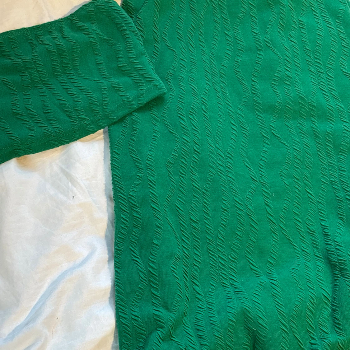 Grön långkjol med strukturmönster - 1