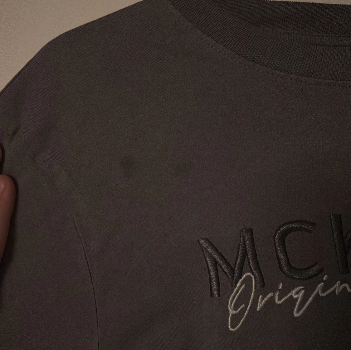 Grå McKenzie t-shirt med broderi - 1