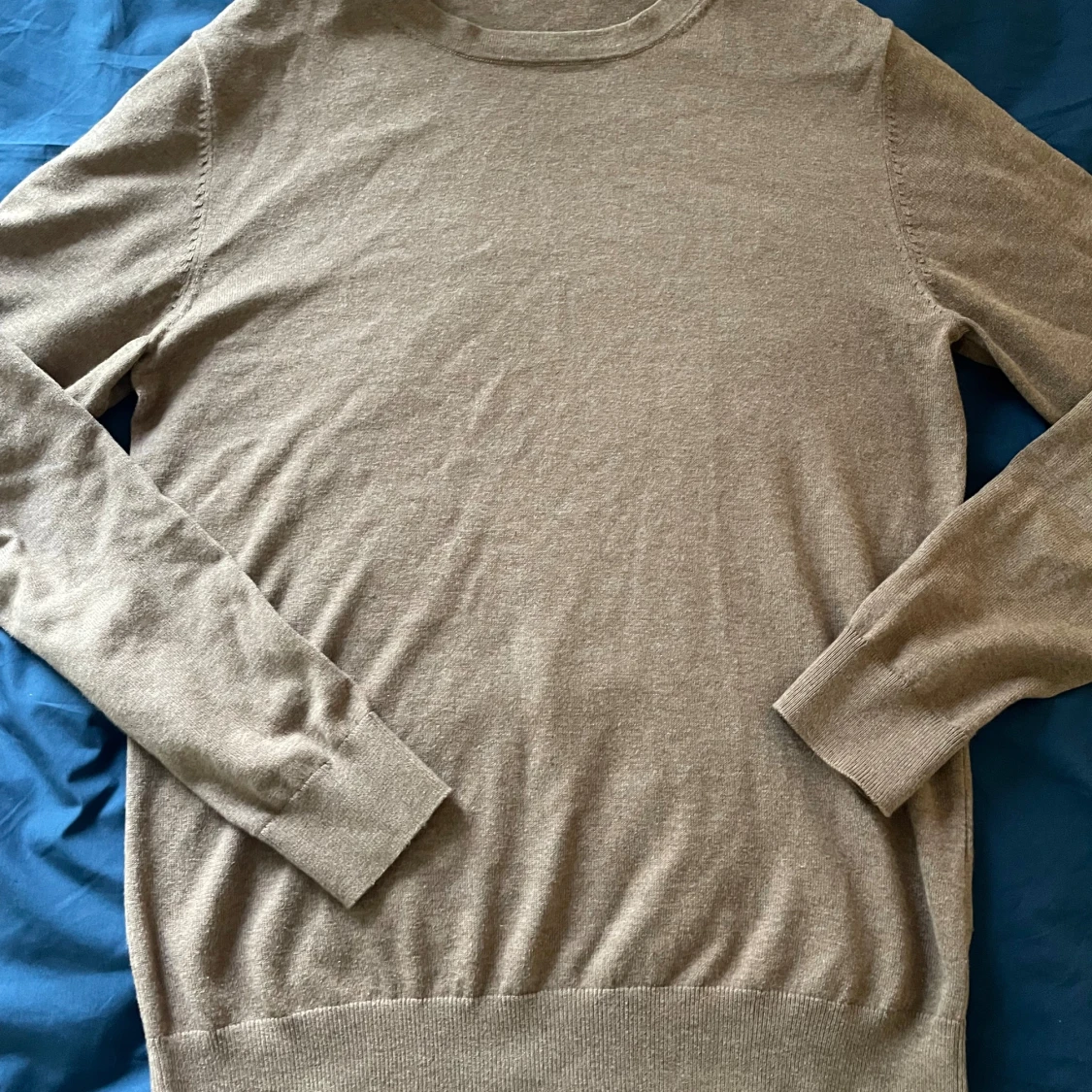 Beige bomullströja från Dressmann