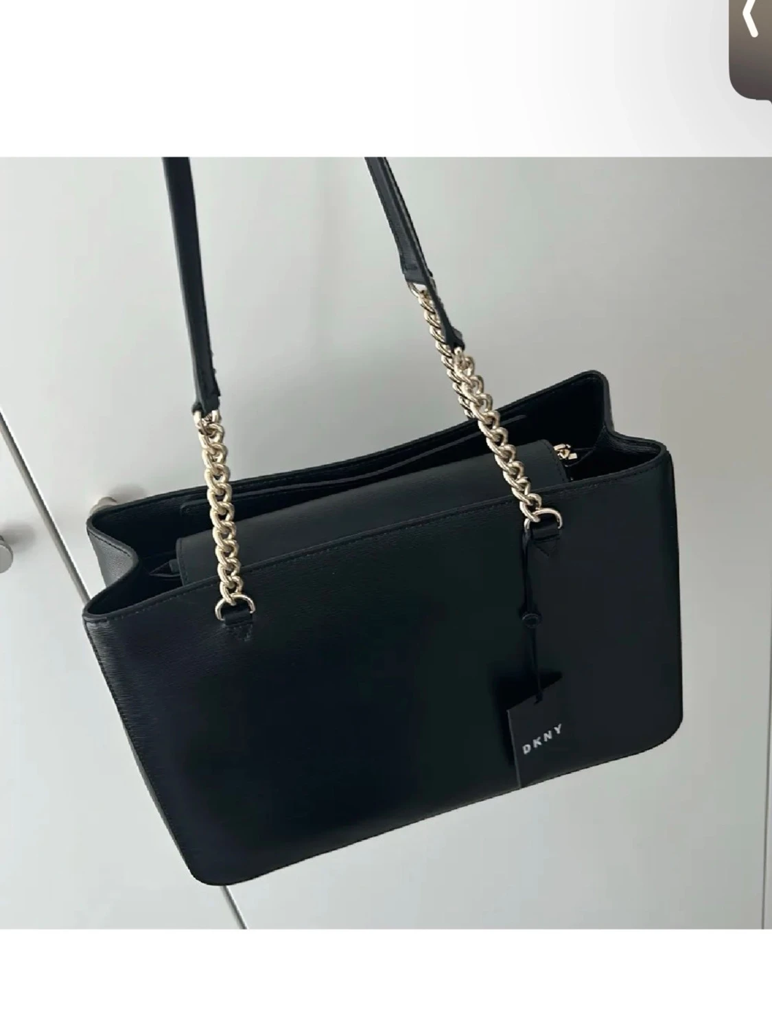 Svart axelväska från DKNY med kedja - 2