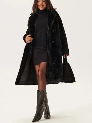 Hollies teddy bear jacka - En helt nyinköpt pälsjacka från Hollies säljes. Den är varm och passar för kallare dagar. Köpt för 1800 kr. Skriv för mer bilder 🌸🌸