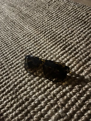 Rayban boyfriend - Säljer rayband boyfriends som är i fintskick och har andvöndts sparsamt förra sommaren. MVH 